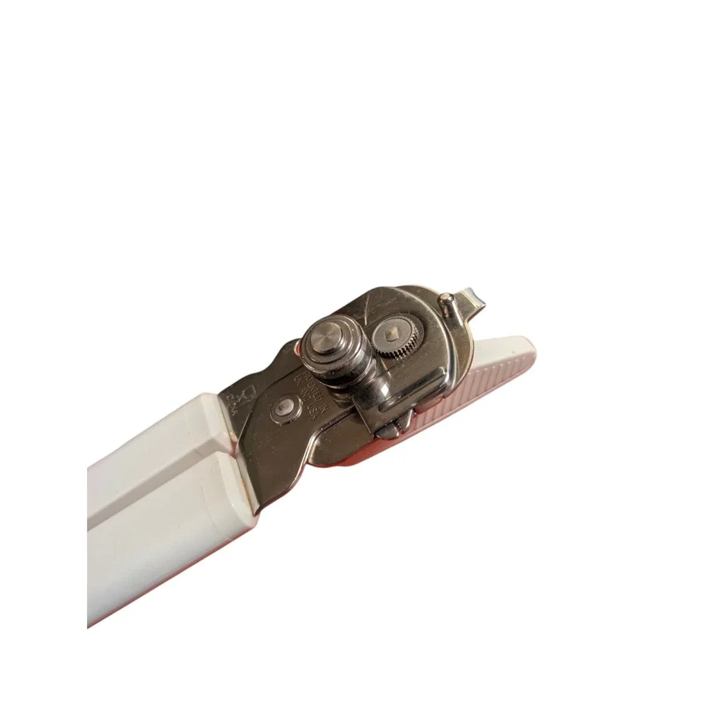 Pampered Chef Smooth Edge Manual Can Opener White Stainless Steel Kitchen Tool